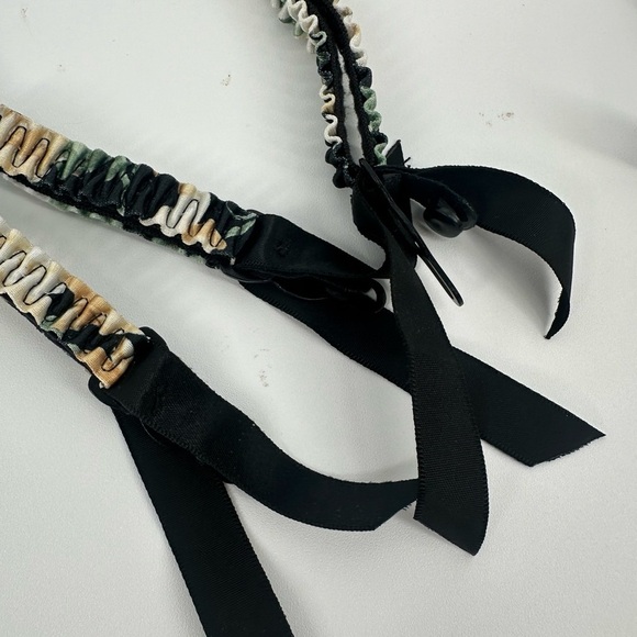 Victoria’s Secret Vintage Floral Lace Garter Belt - Picture 4 of 6